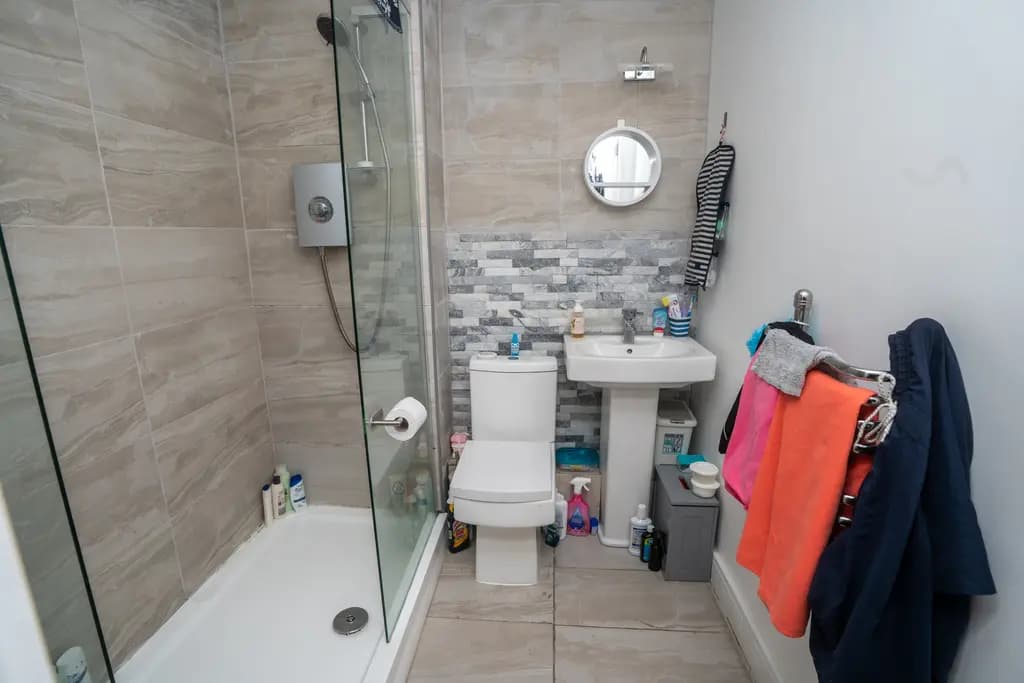 property photo 6 of 15