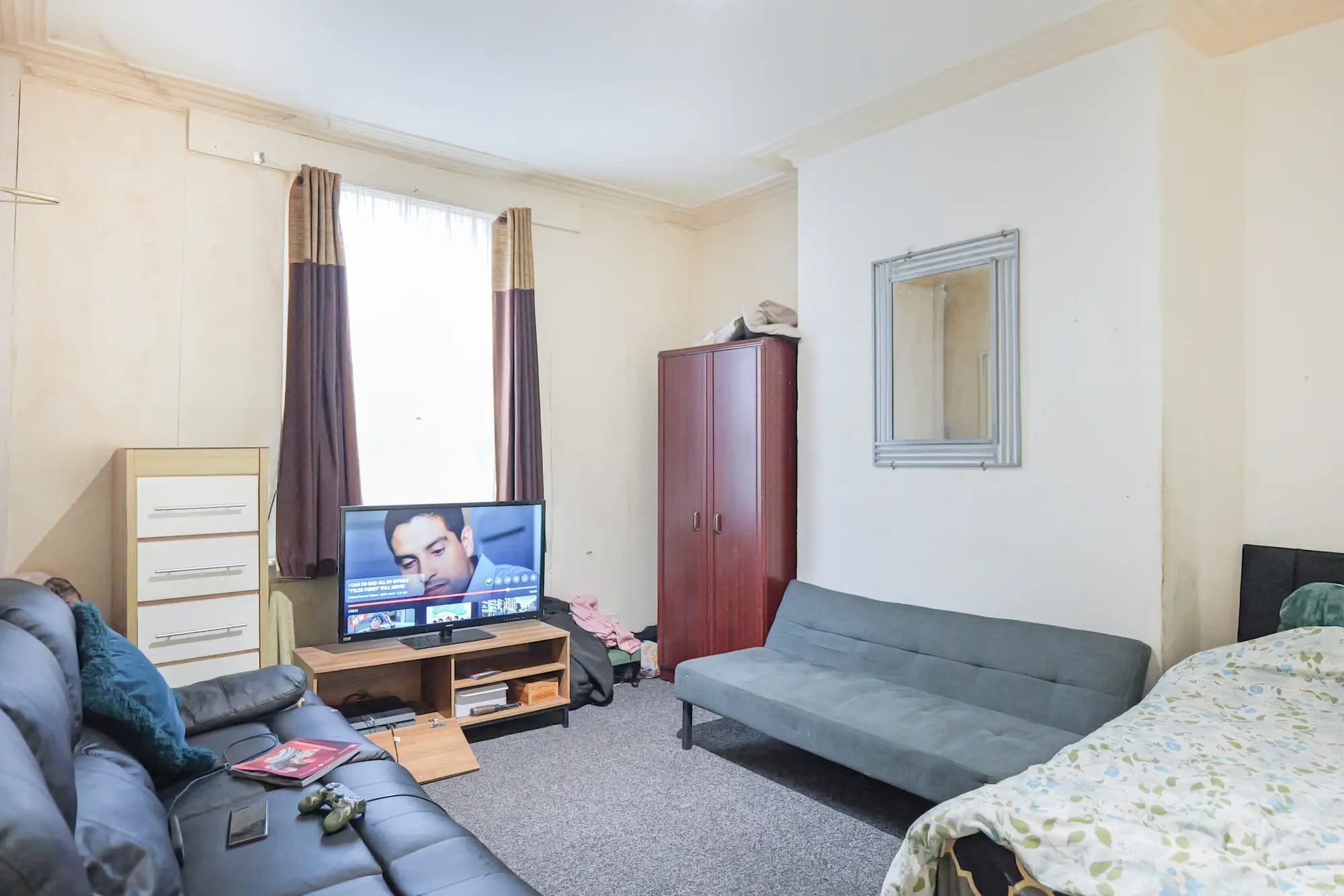 property photo 3 of 28