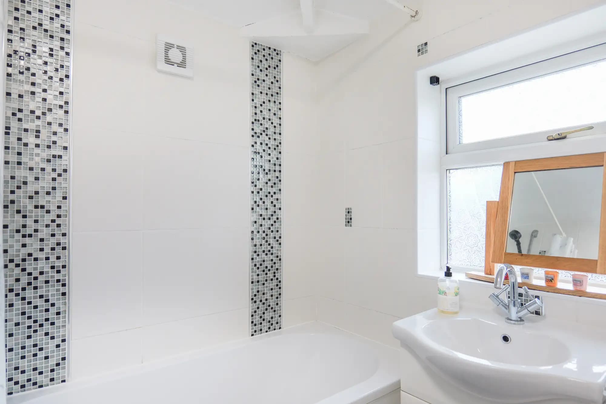 property photo 8 of 15