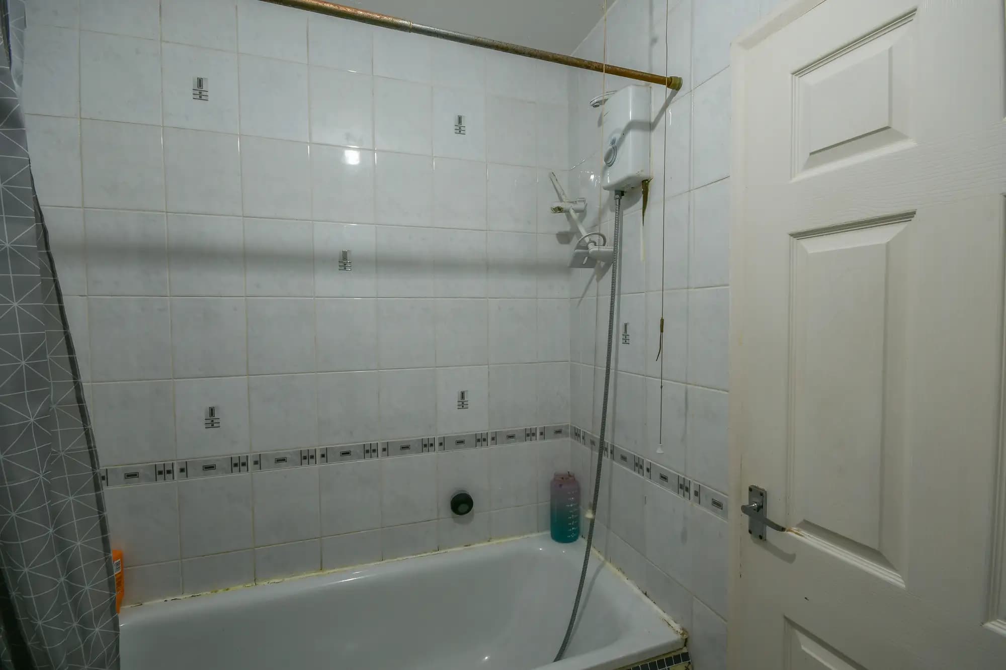 property photo 8 of 17