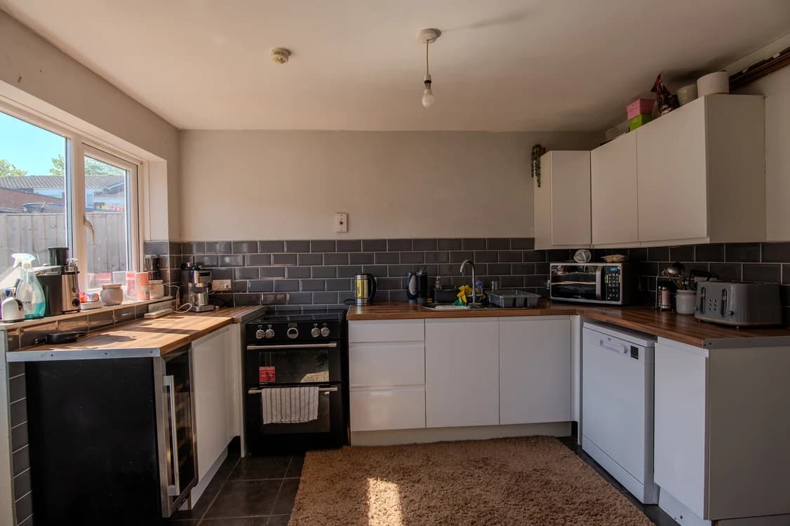 property photo 4 of 16