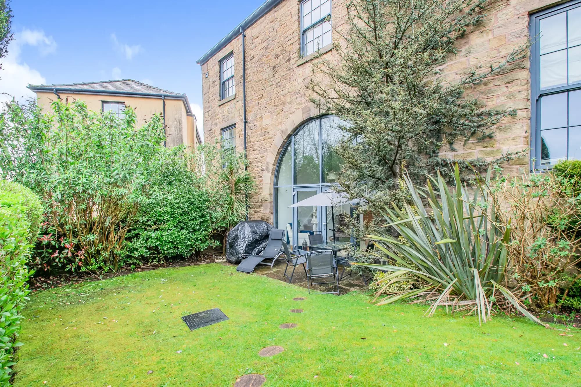property photo 18 of 25