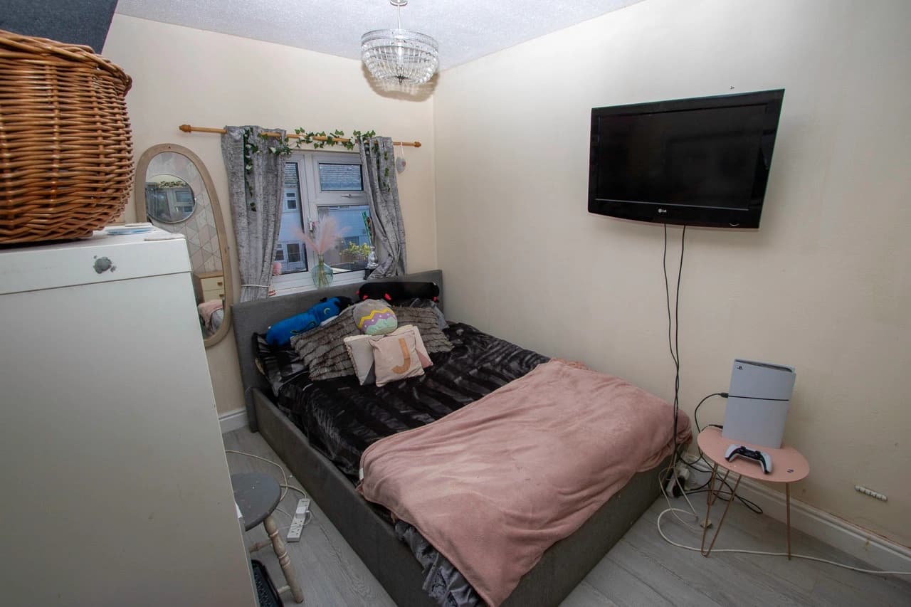 property photo 12 of 19