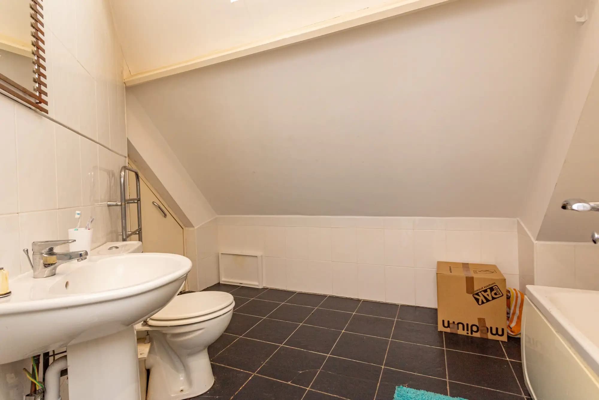 property photo 10 of 18