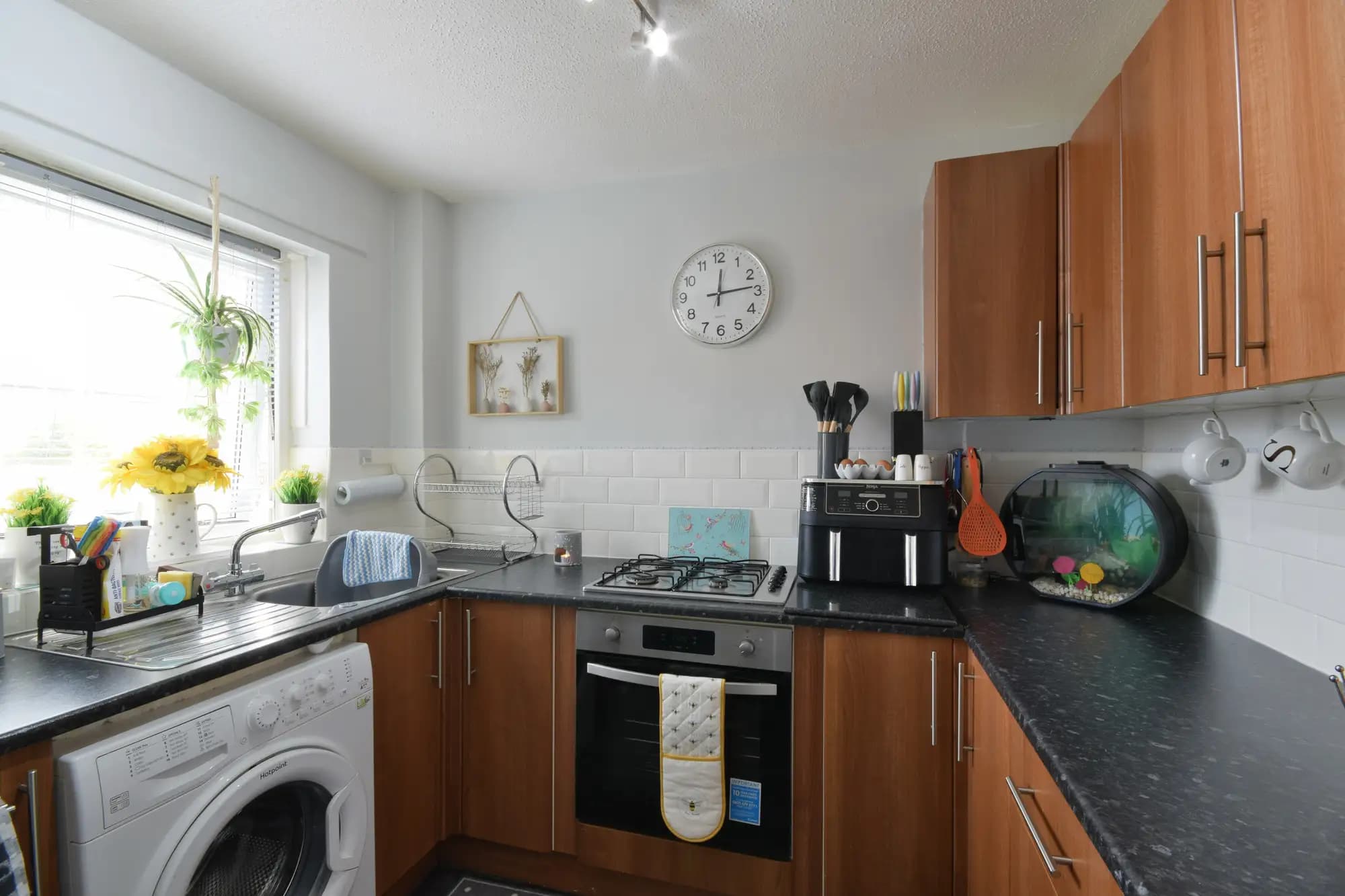 property photo 5 of 16