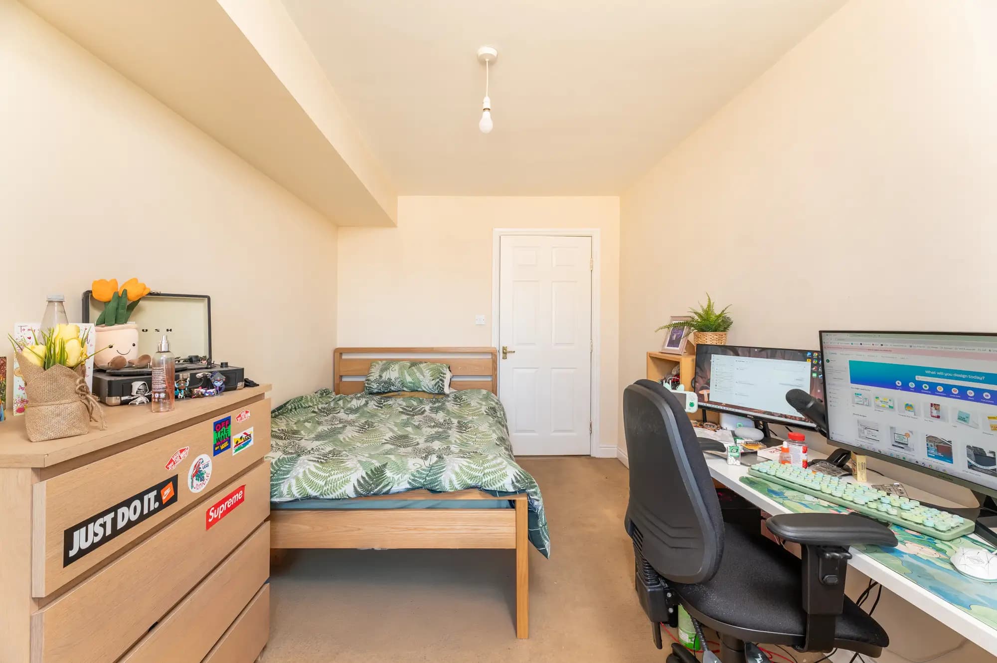 property photo 18 of 28