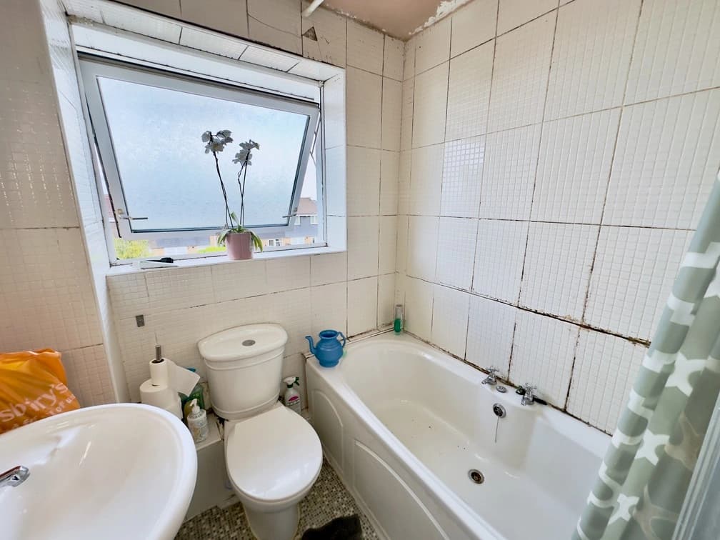 property photo 8 of 16