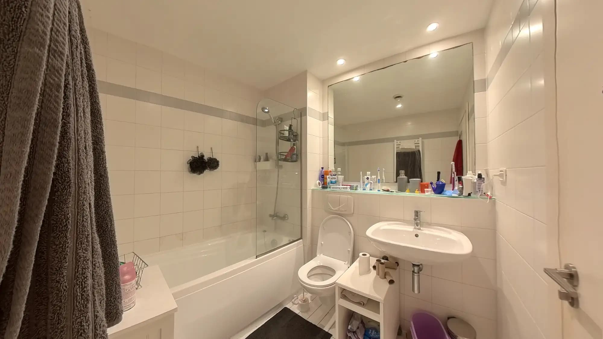 property photo 8 of 17