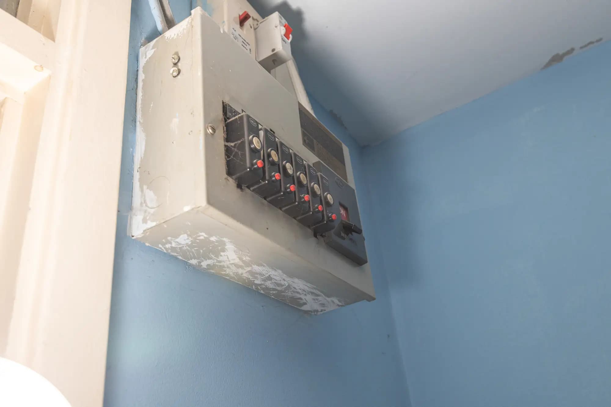 property photo 11 of 19