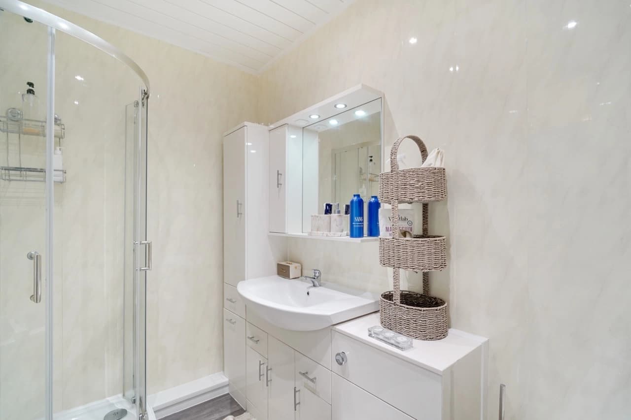 property photo 6 of 19