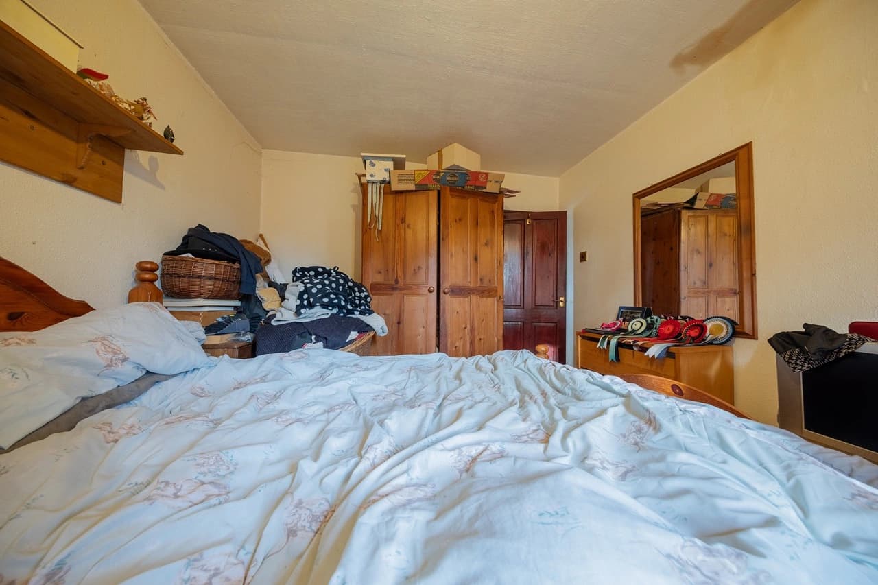 property photo 10 of 19