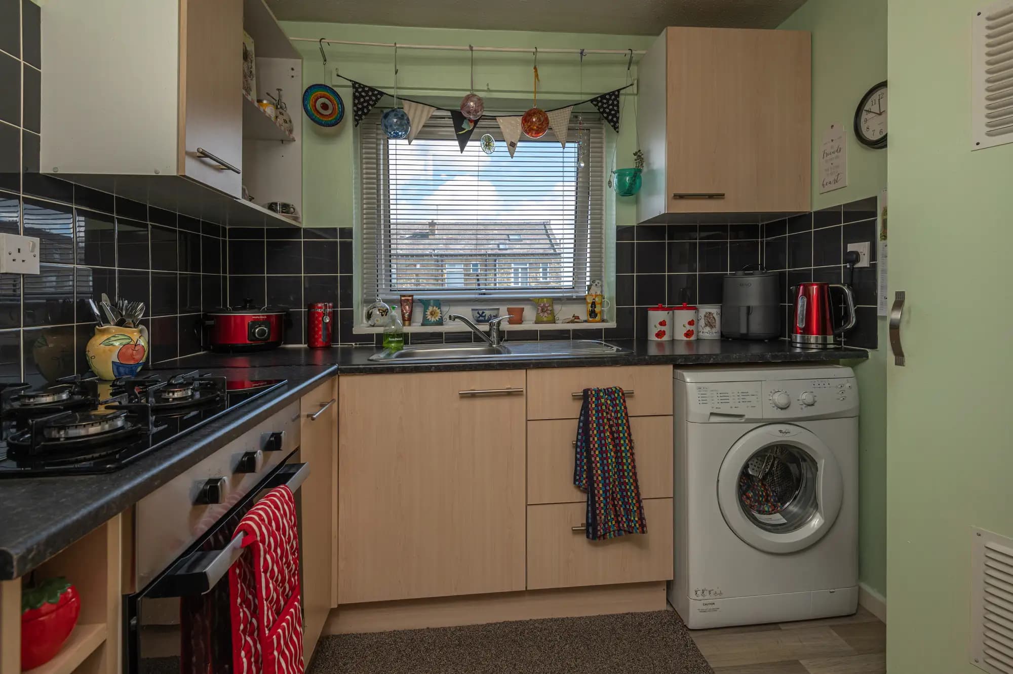 property photo 6 of 16