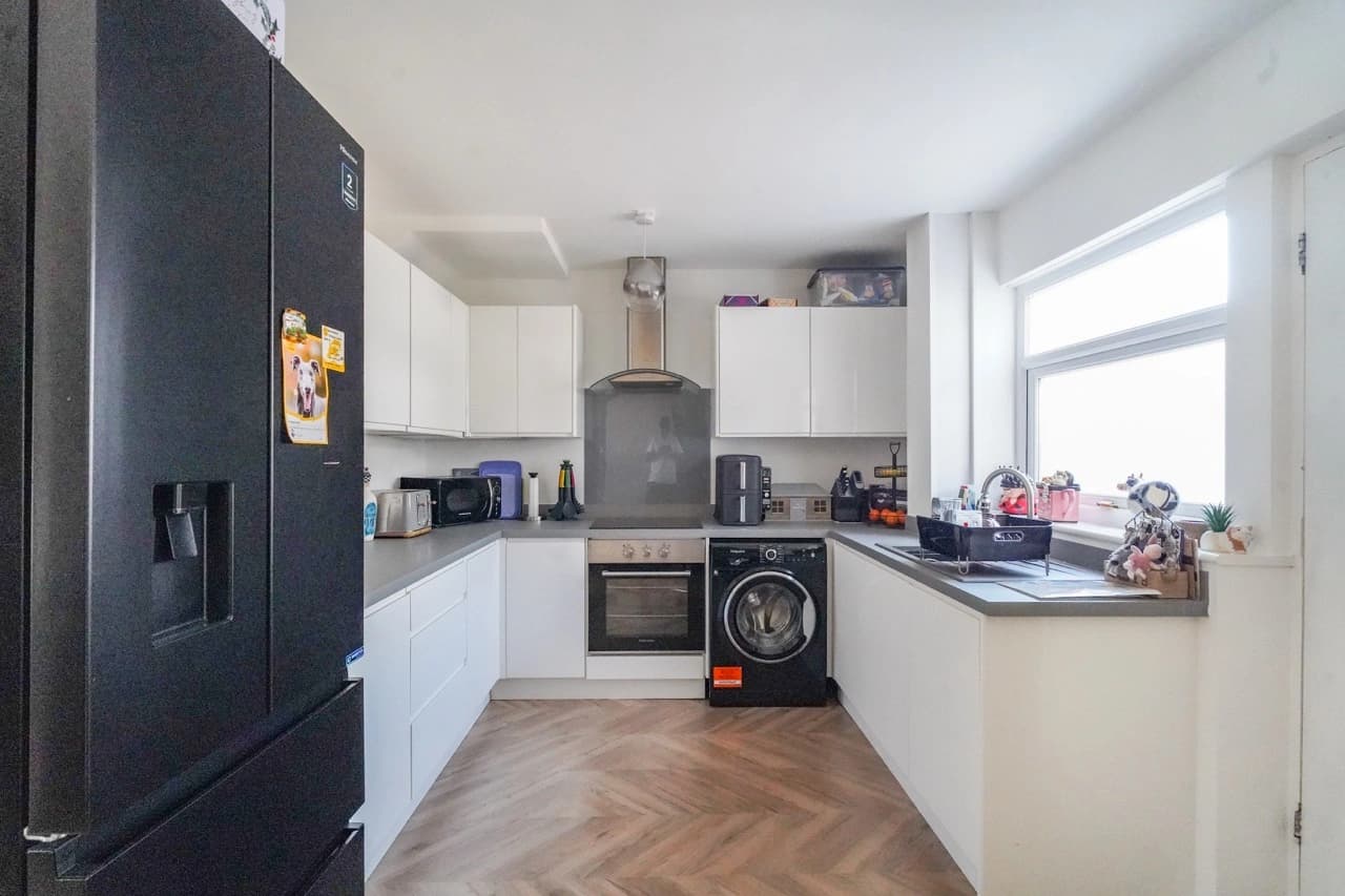 property photo 5 of 18