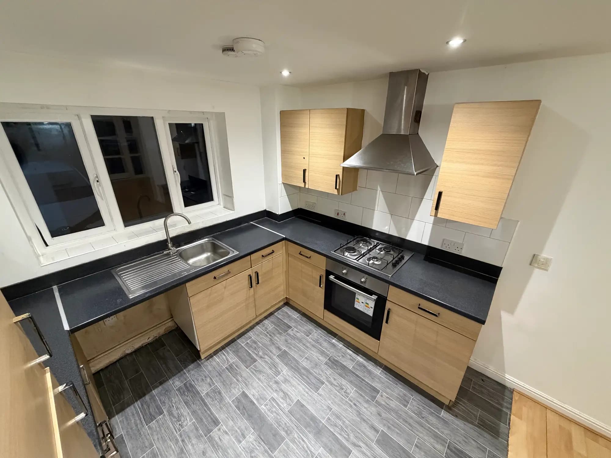 property photo 6 of 25