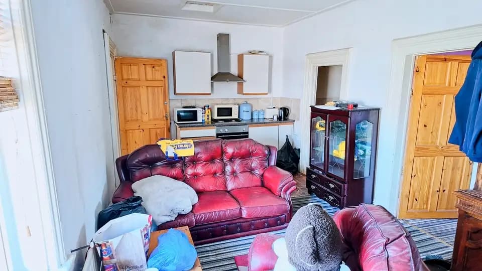 property photo 7 of 9