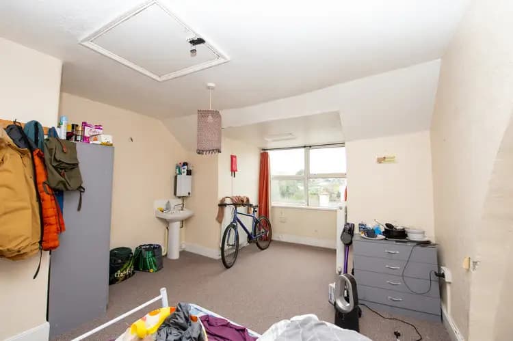 property photo 7 of 8