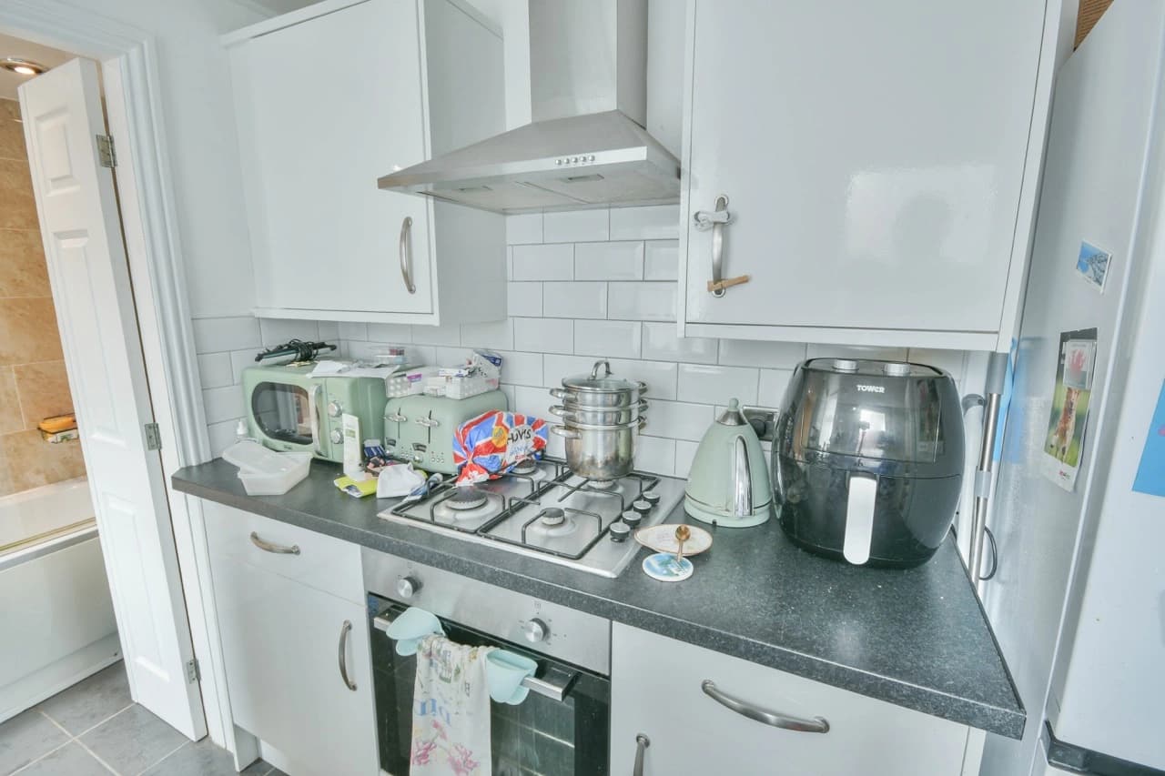 property photo 5 of 18