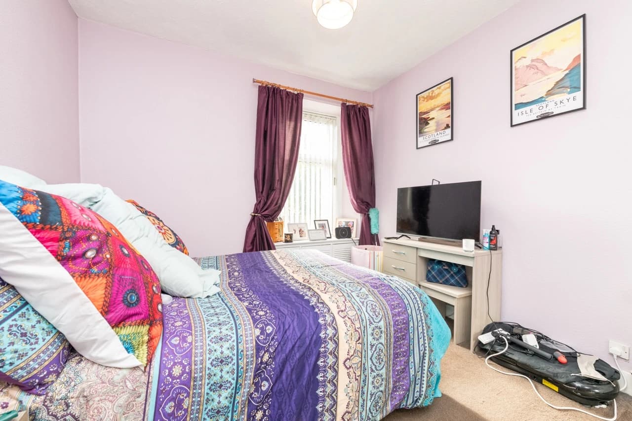 property photo 11 of 17
