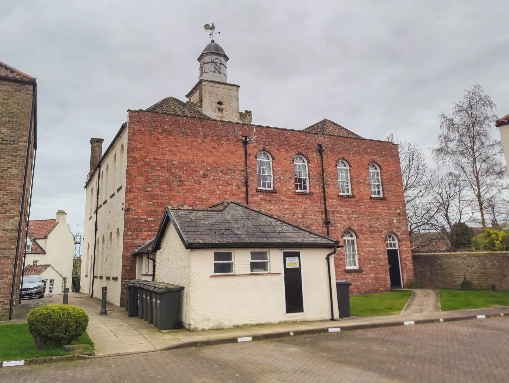 property photo 13 of 15