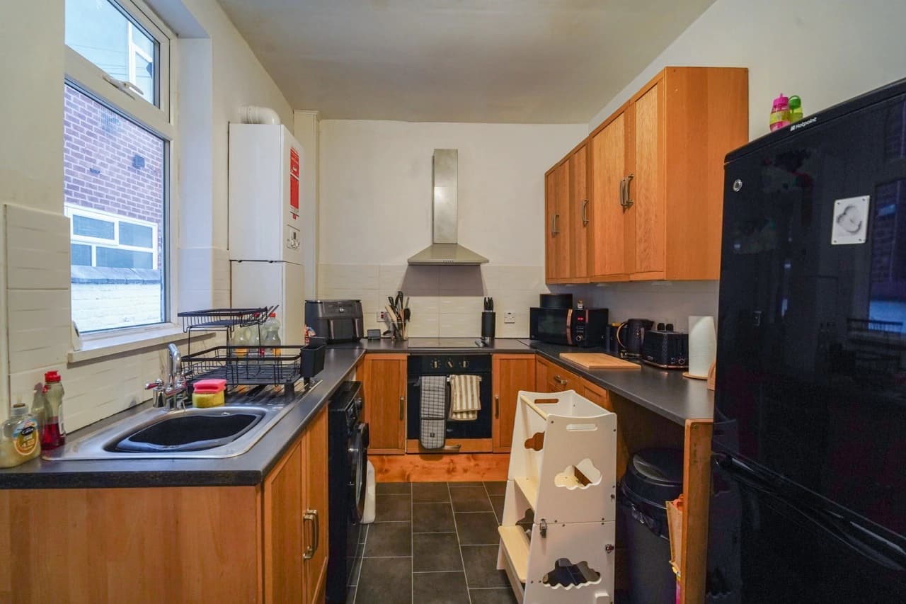 property photo 8 of 20