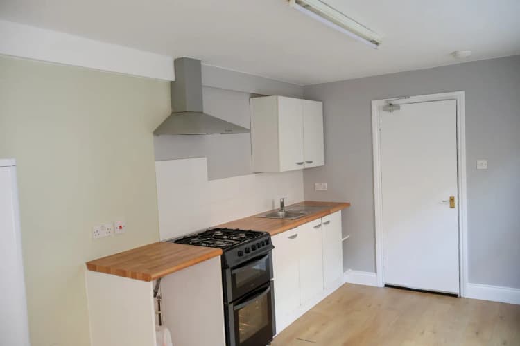 property photo 10 of 37