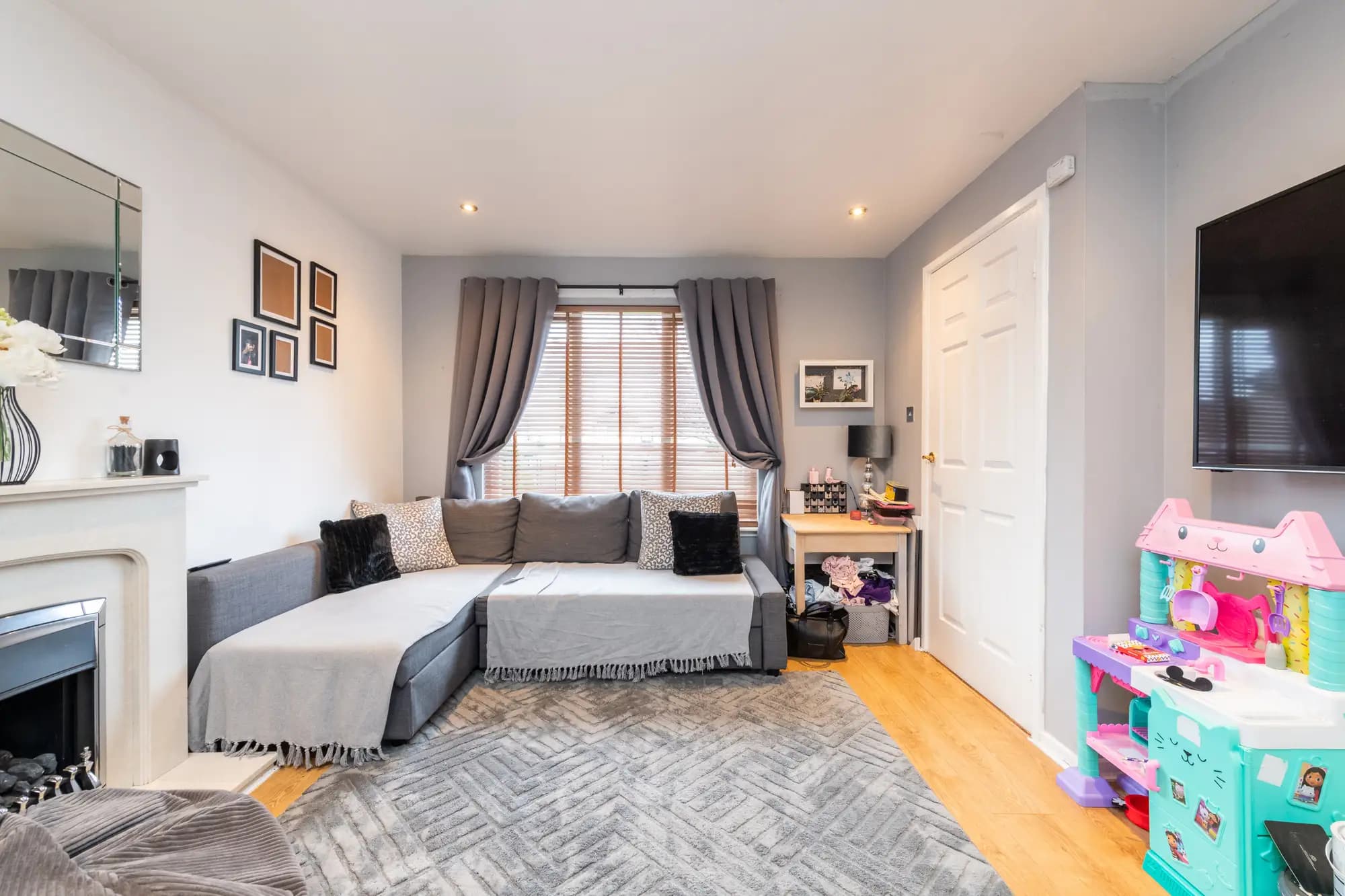 property photo 5 of 33