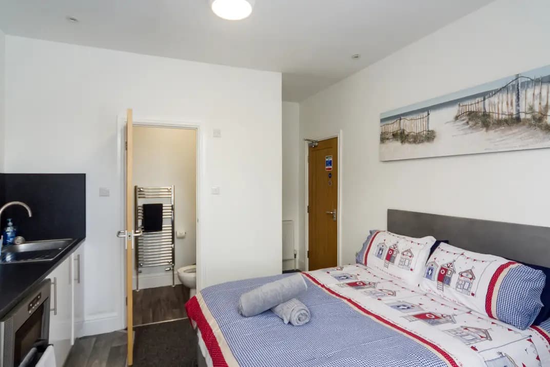 property photo 4 of 40