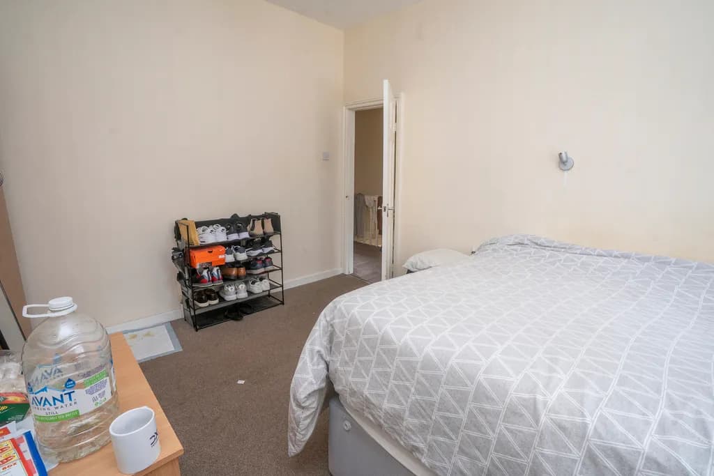 property photo 21 of 32