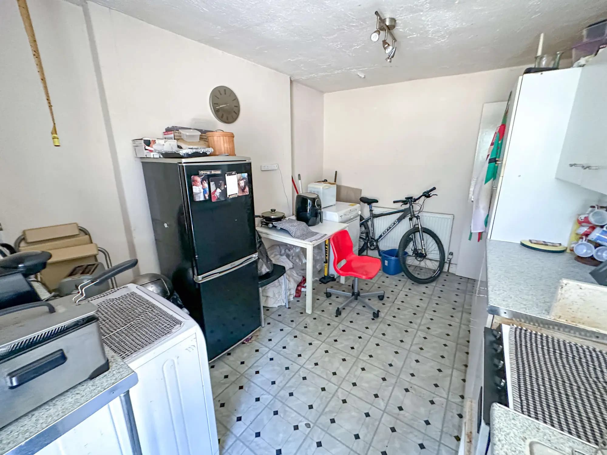 property photo 10 of 16