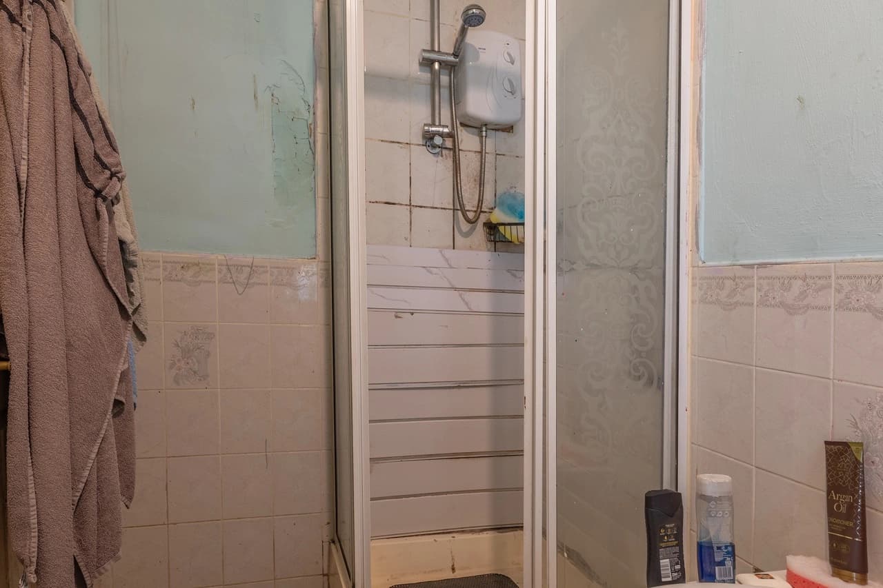 property photo 8 of 20