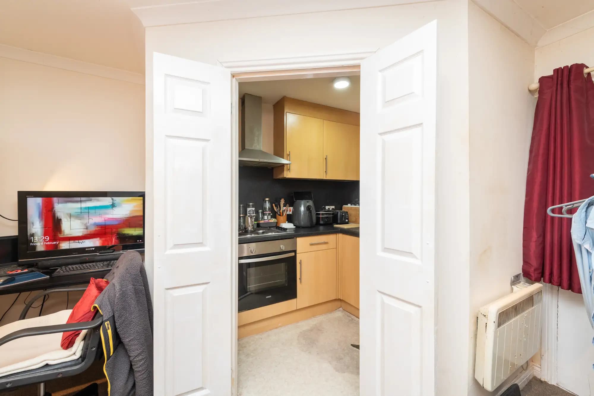 property photo 9 of 22