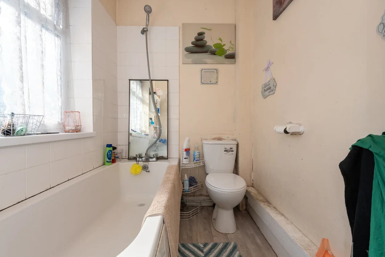 property photo 14 of 28