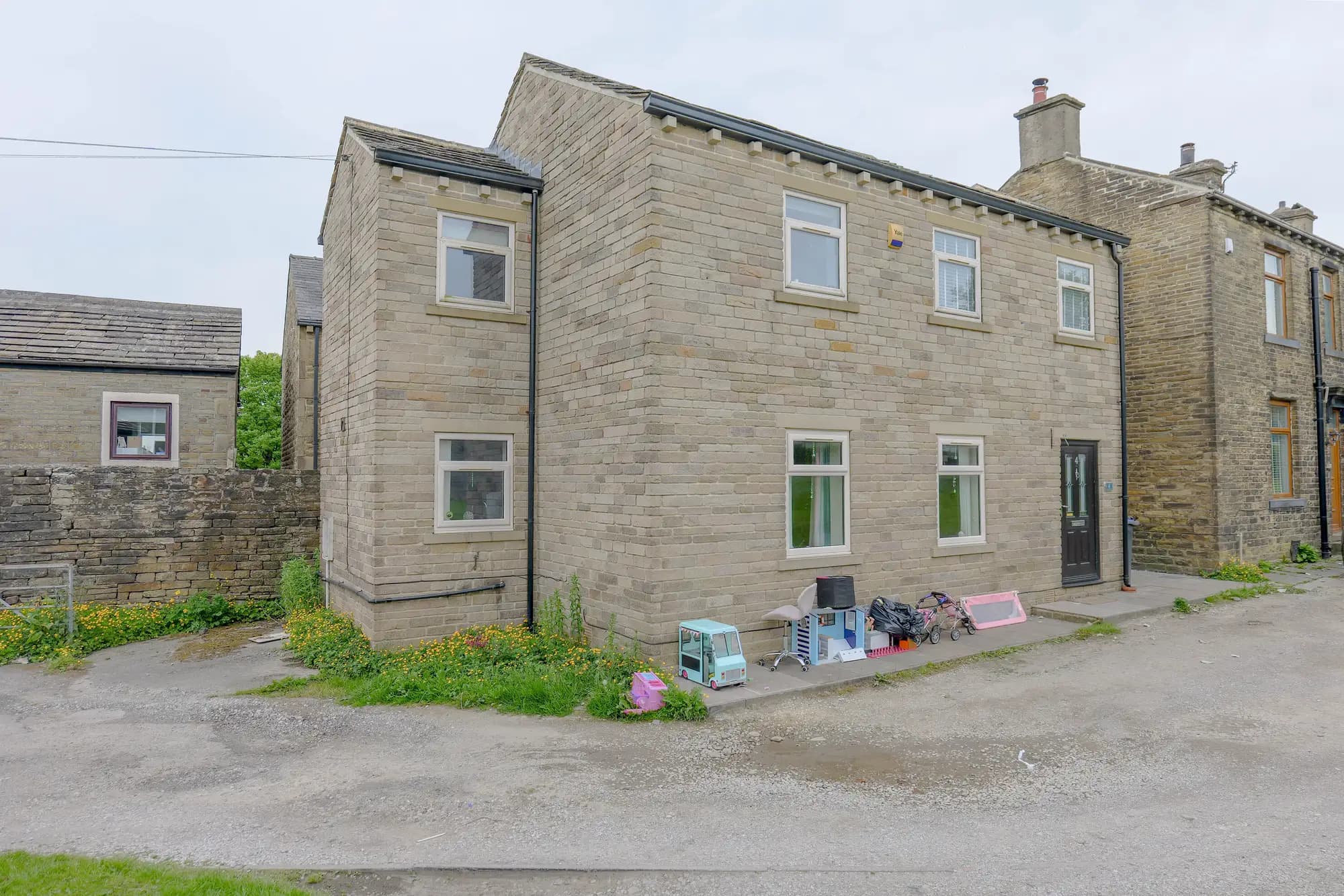 property photo 1 of 15