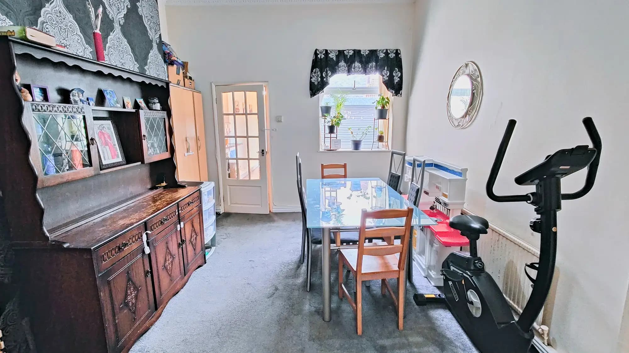property photo 4 of 25