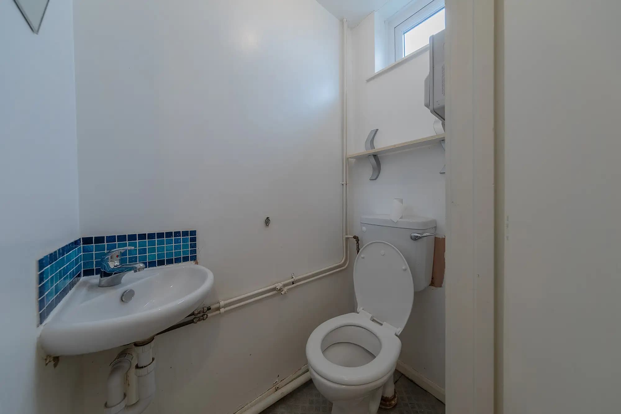 property photo 8 of 23