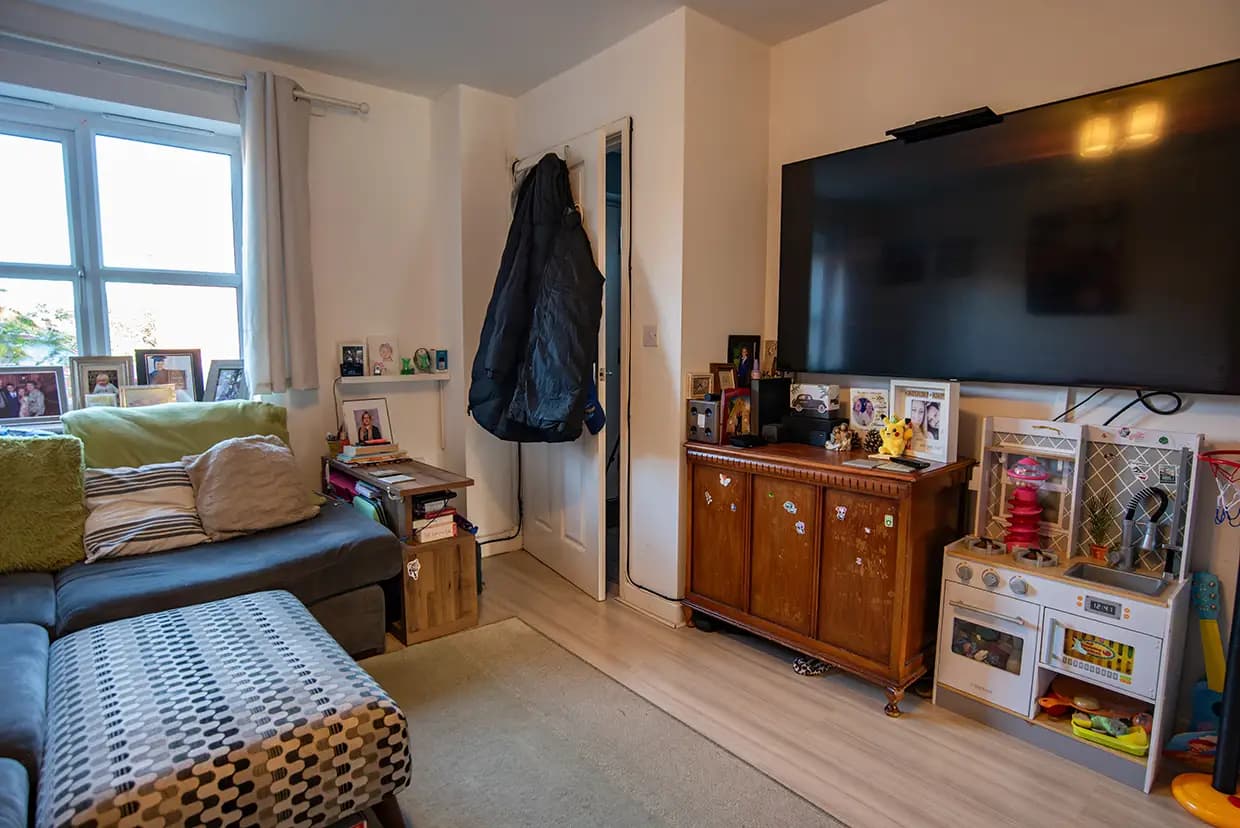 property photo 4 of 16