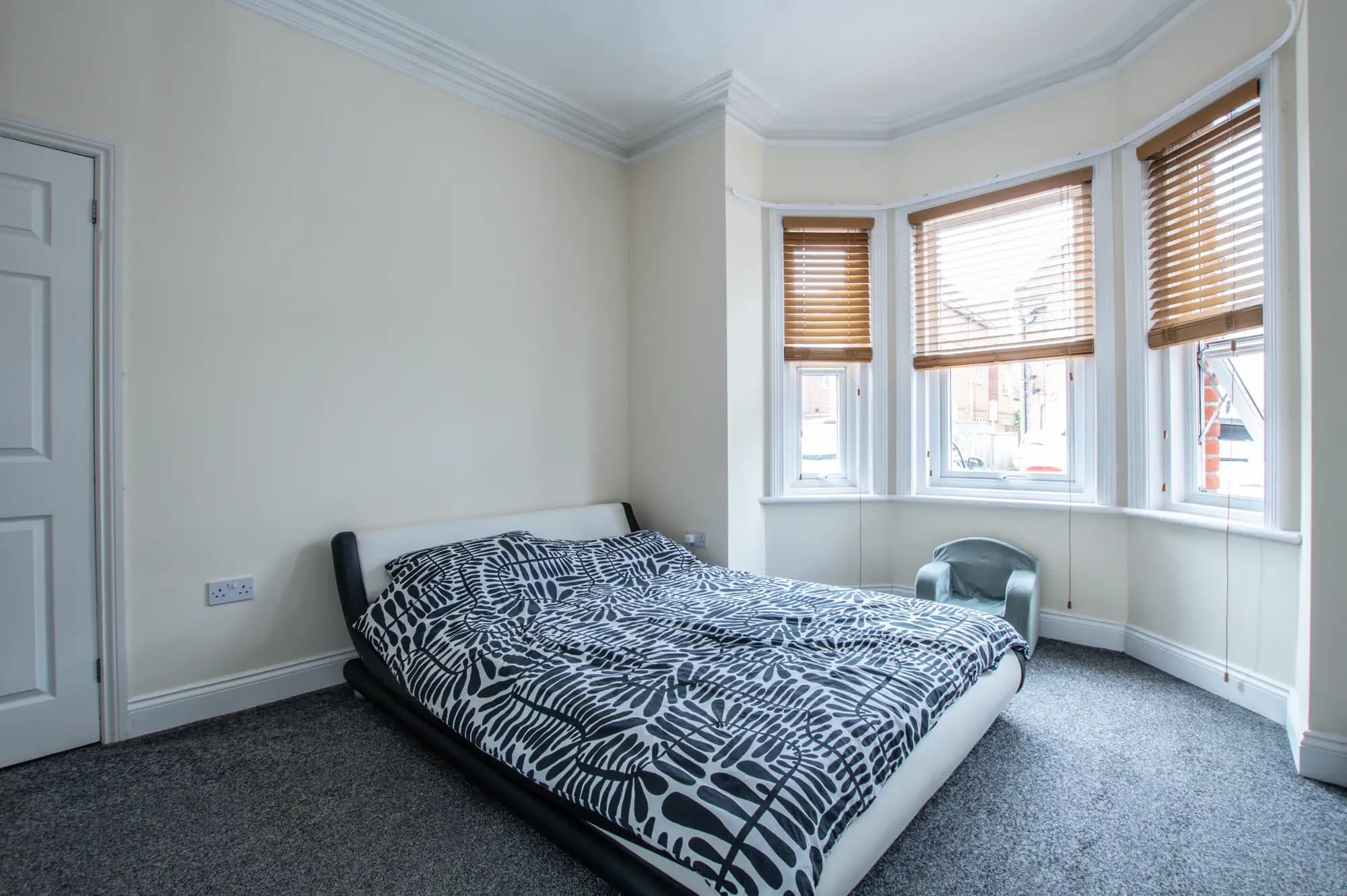 property photo 13 of 16