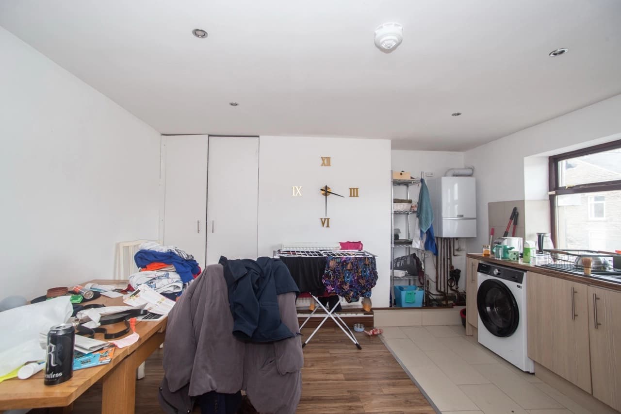 property photo 6 of 33