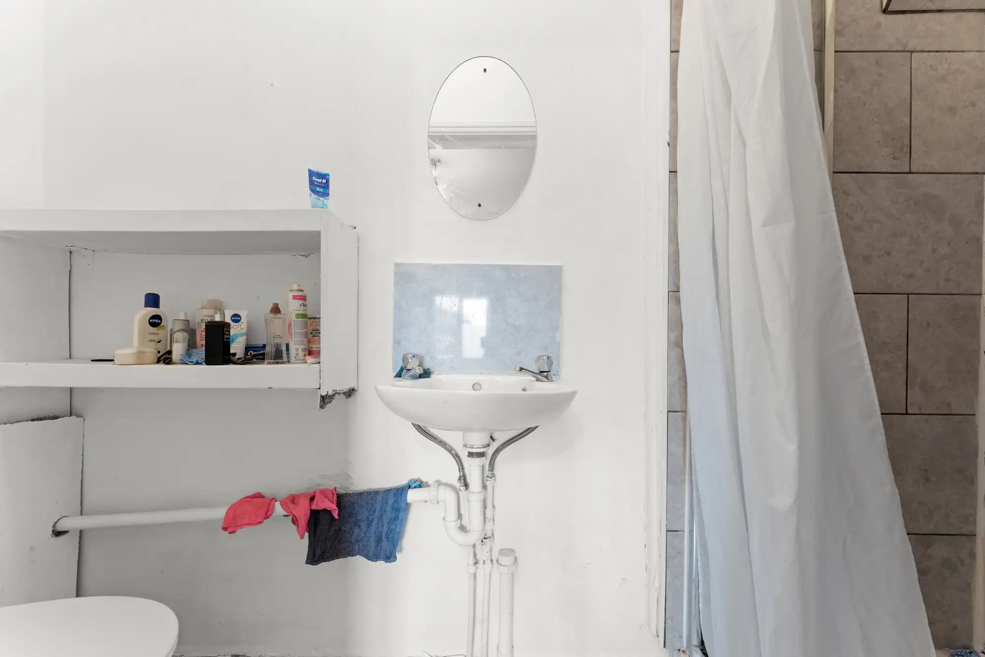 property photo 5 of 11