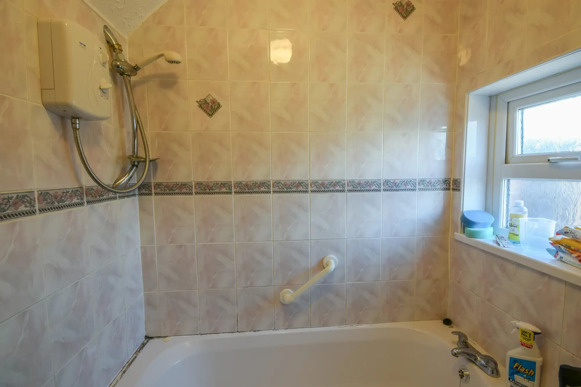 property photo 7 of 18