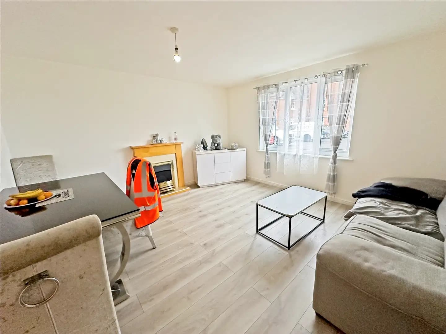 property photo 4 of 16