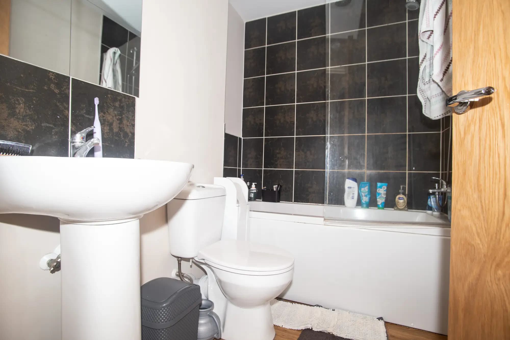property photo 9 of 16