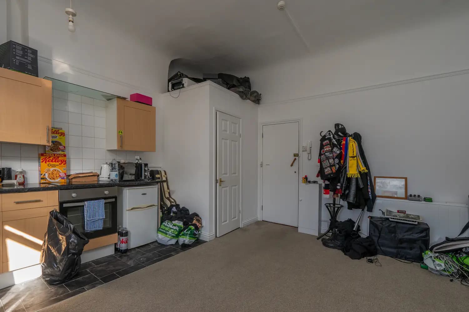 property photo 6 of 12