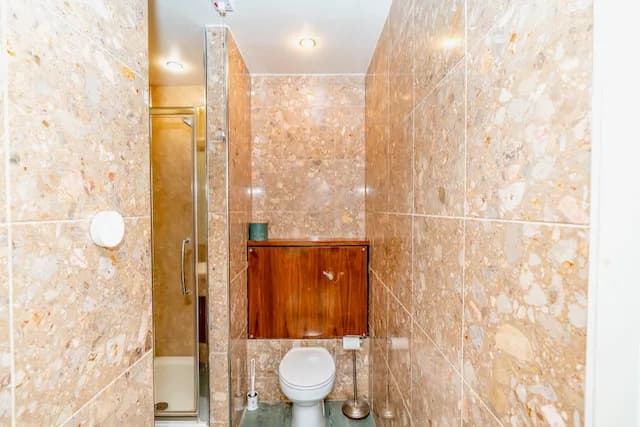property photo 15 of 39