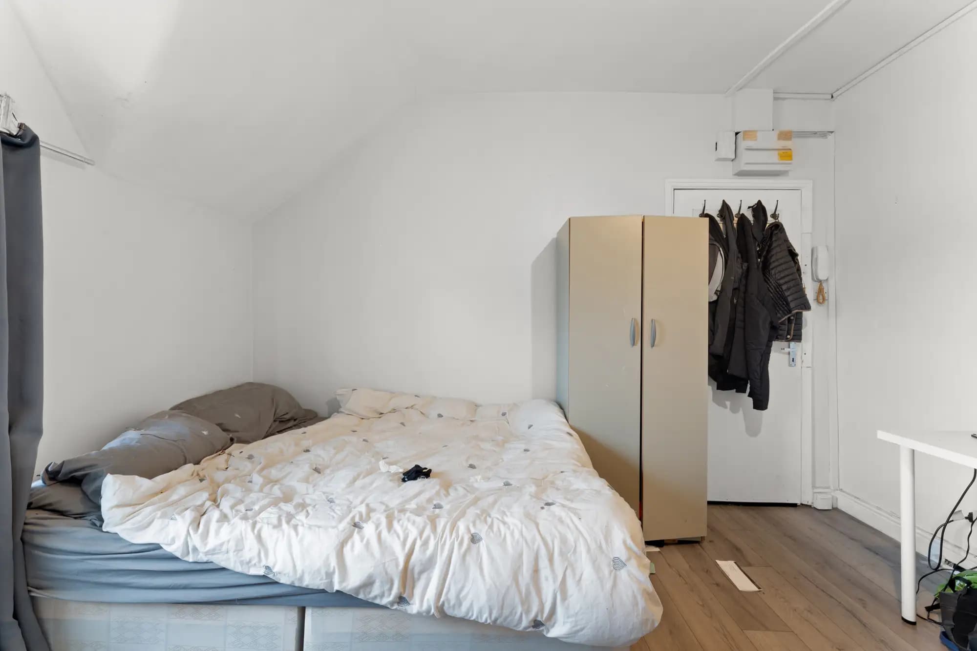 property photo 8 of 11