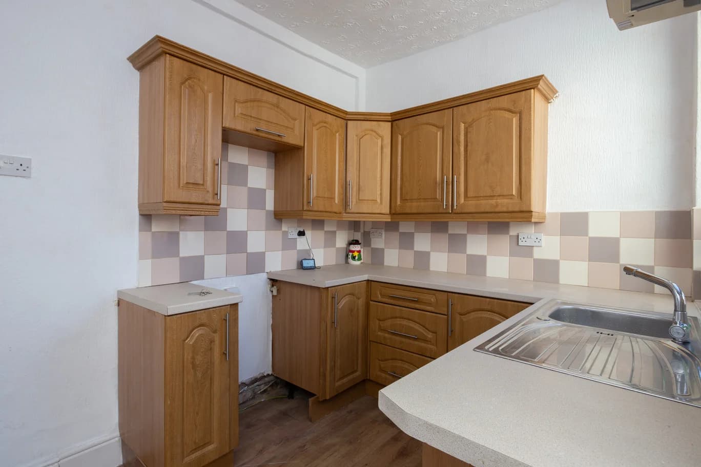 property photo 5 of 13