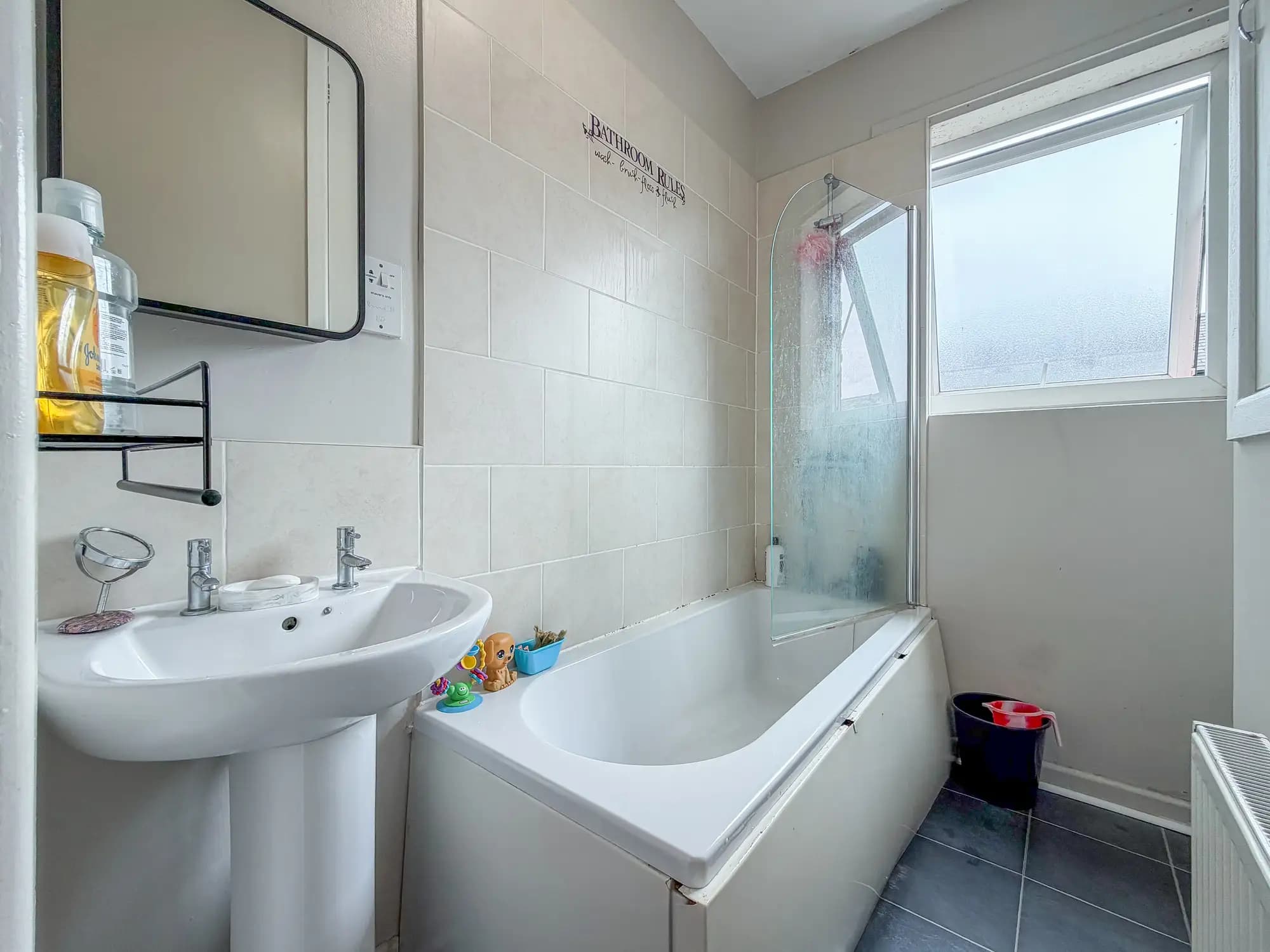 property photo 5 of 9