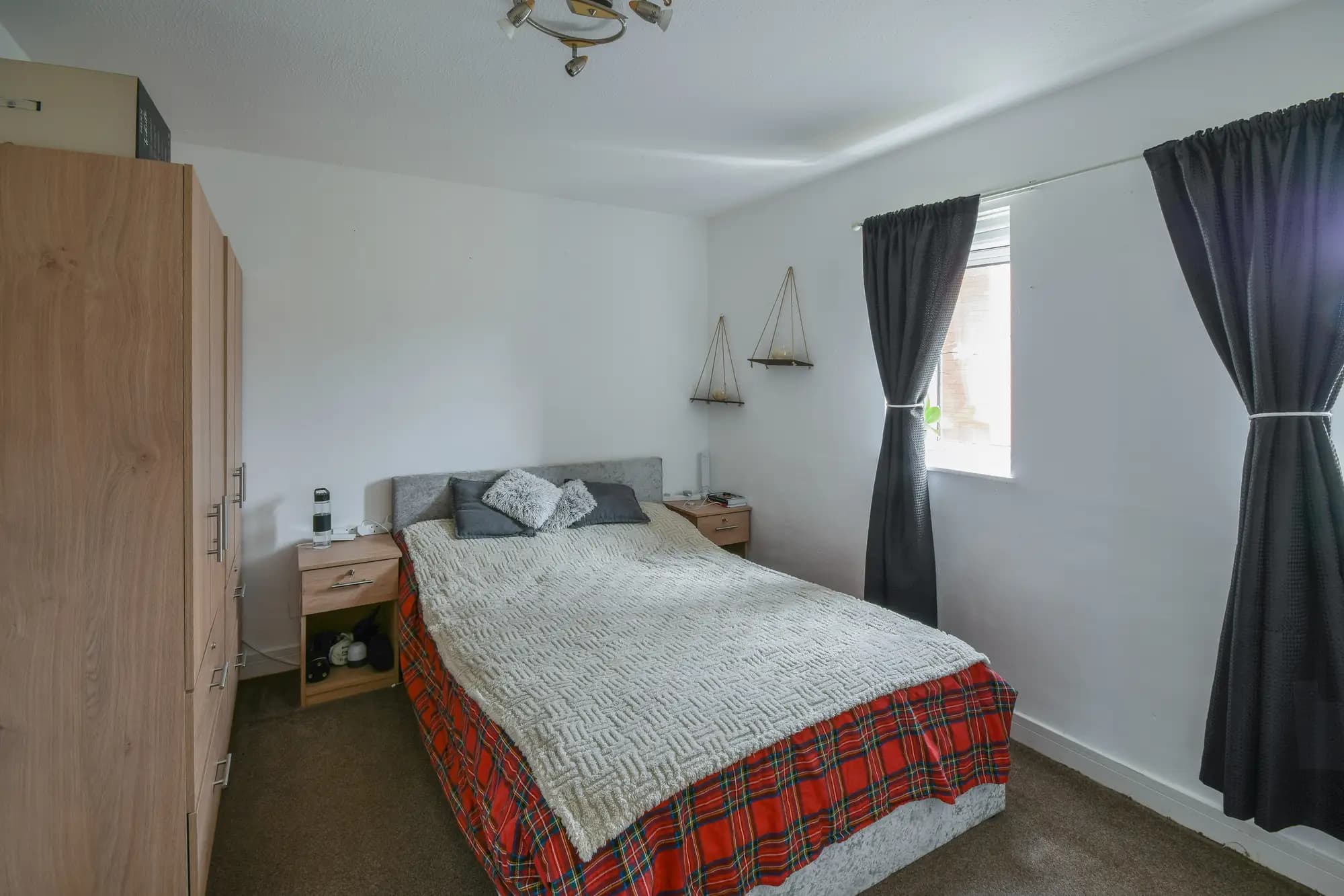 property photo 9 of 16