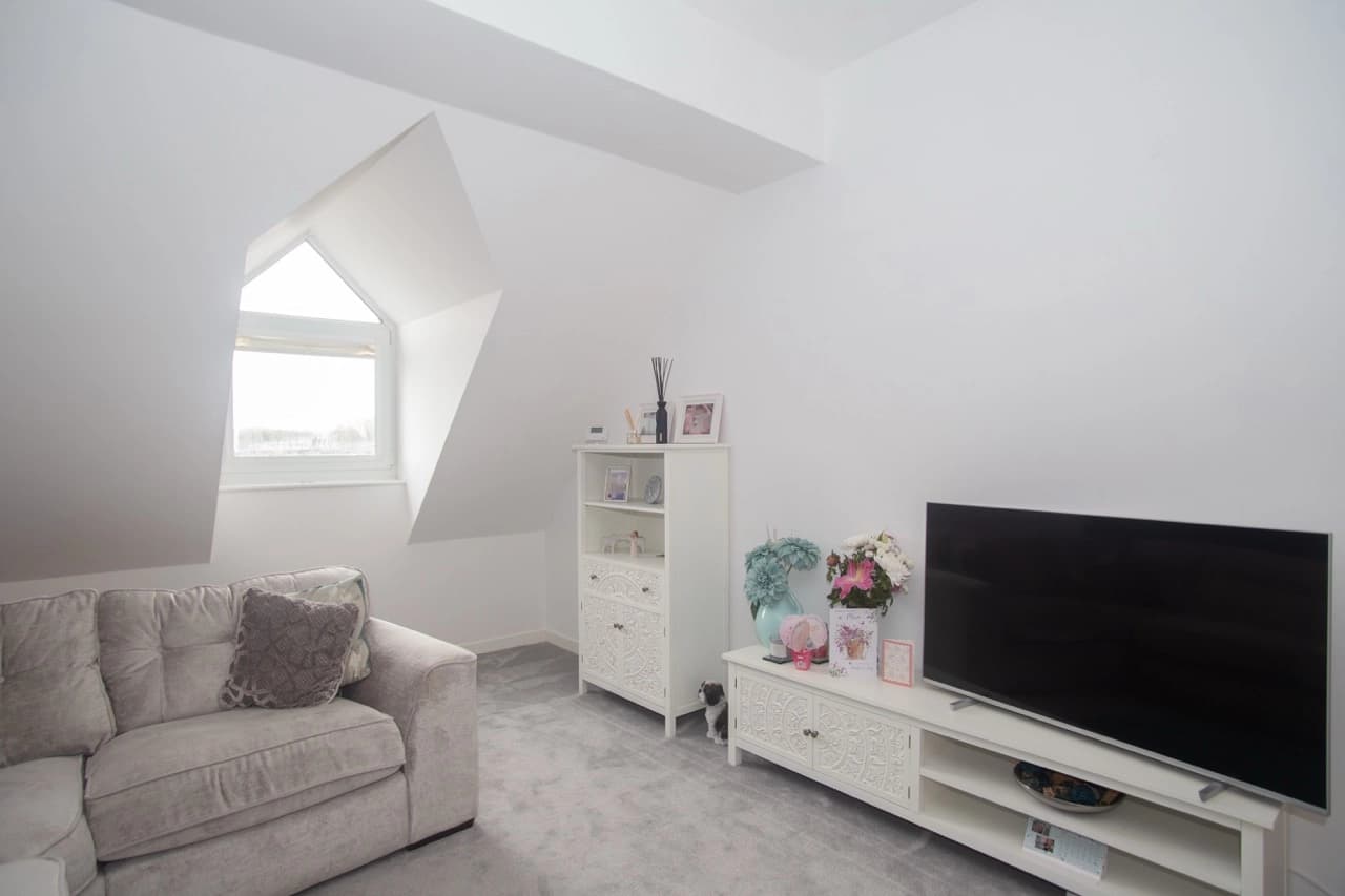 property photo 5 of 24