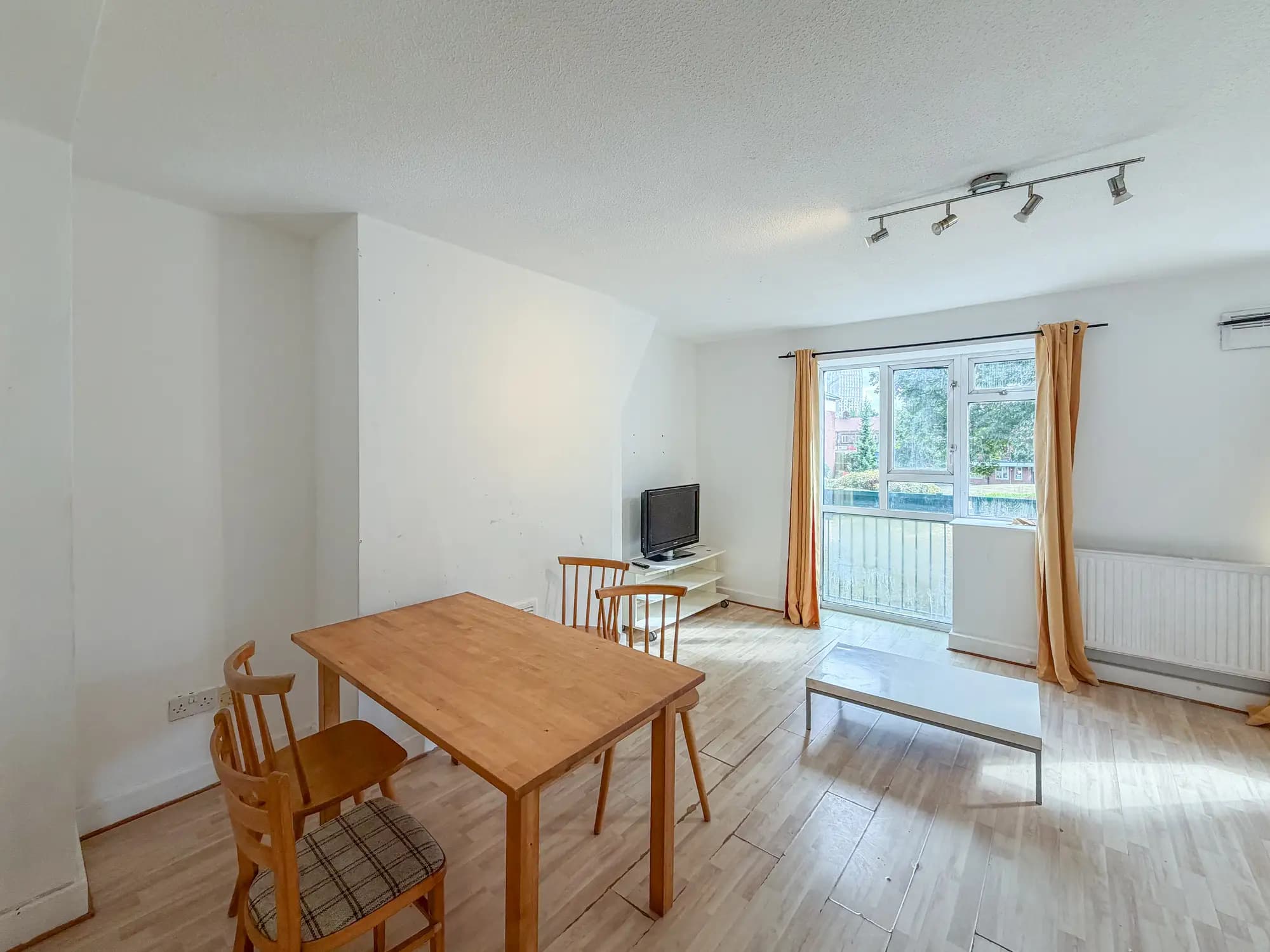 property photo 4 of 23